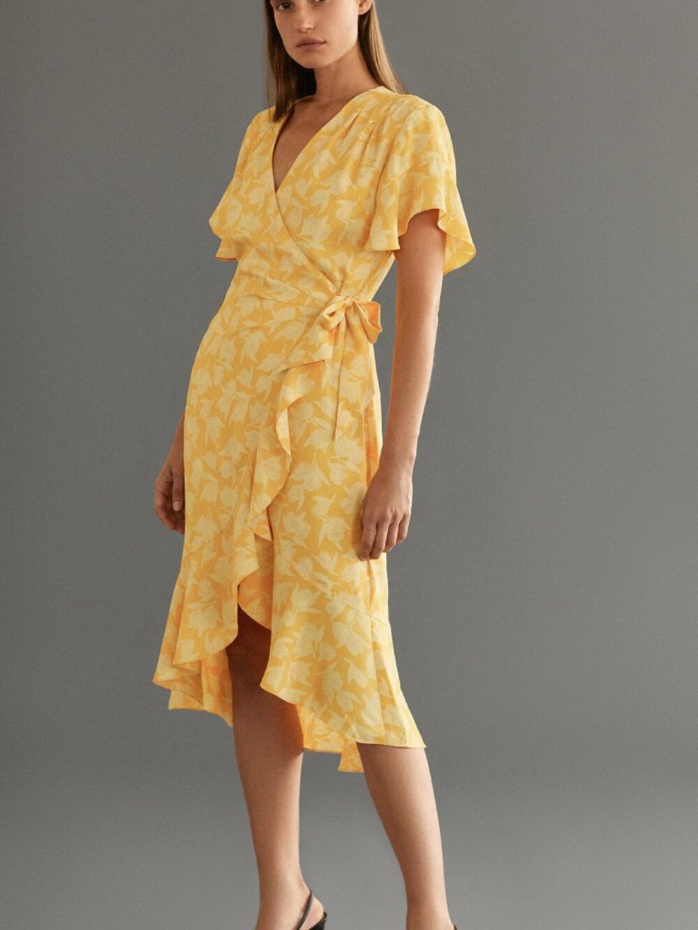 Joie Yellow Floral Wrap Dress Size Medium Flutter Sleeve Adjustable Tie